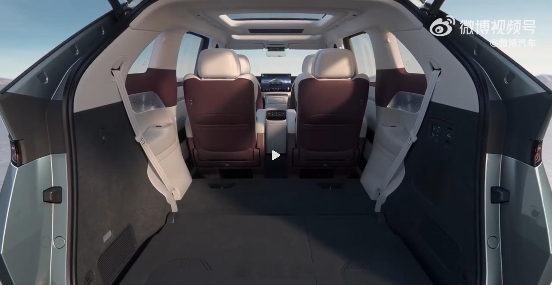 新款小鹏X9首发电动三折叠三折叠，怎么折都有面。​​​