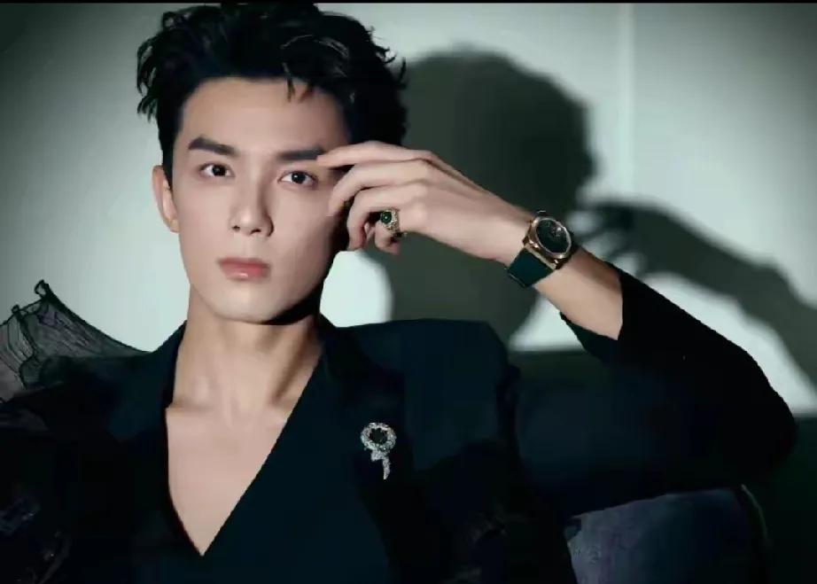 惊爆！2026年开年娱乐圈大瓜不断！博主“白珊珊”竟点名吴磊，声称有床照，瞬间引