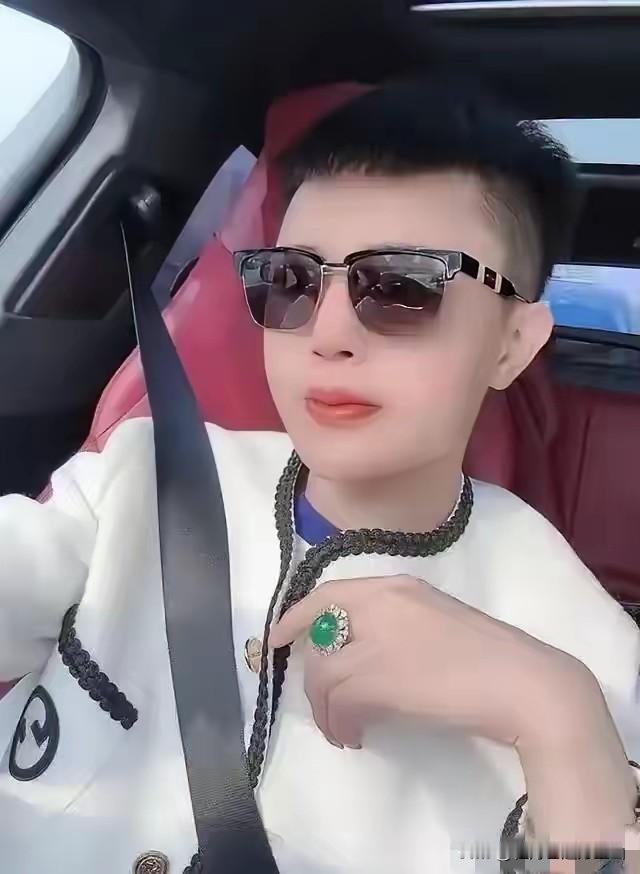 罗大美是不幸的，被同学骗到荒野杀害藏尸体，但有一个懂法的人是幸运的，妹妹为了哥哥