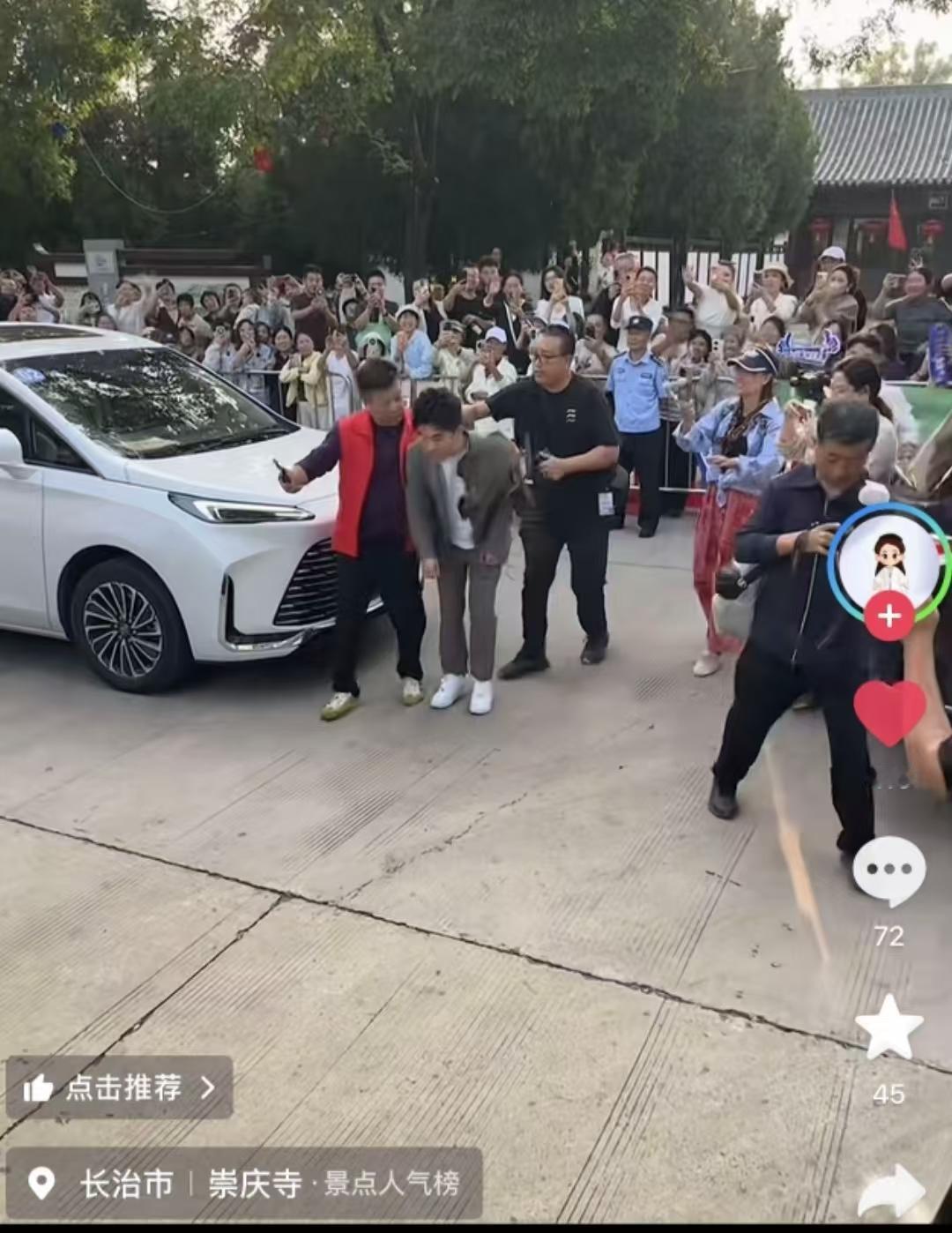 竟然还有网友为这名红色马甲男子鸣不平，我是真服了。董宇辉在9月22号山西长治做活