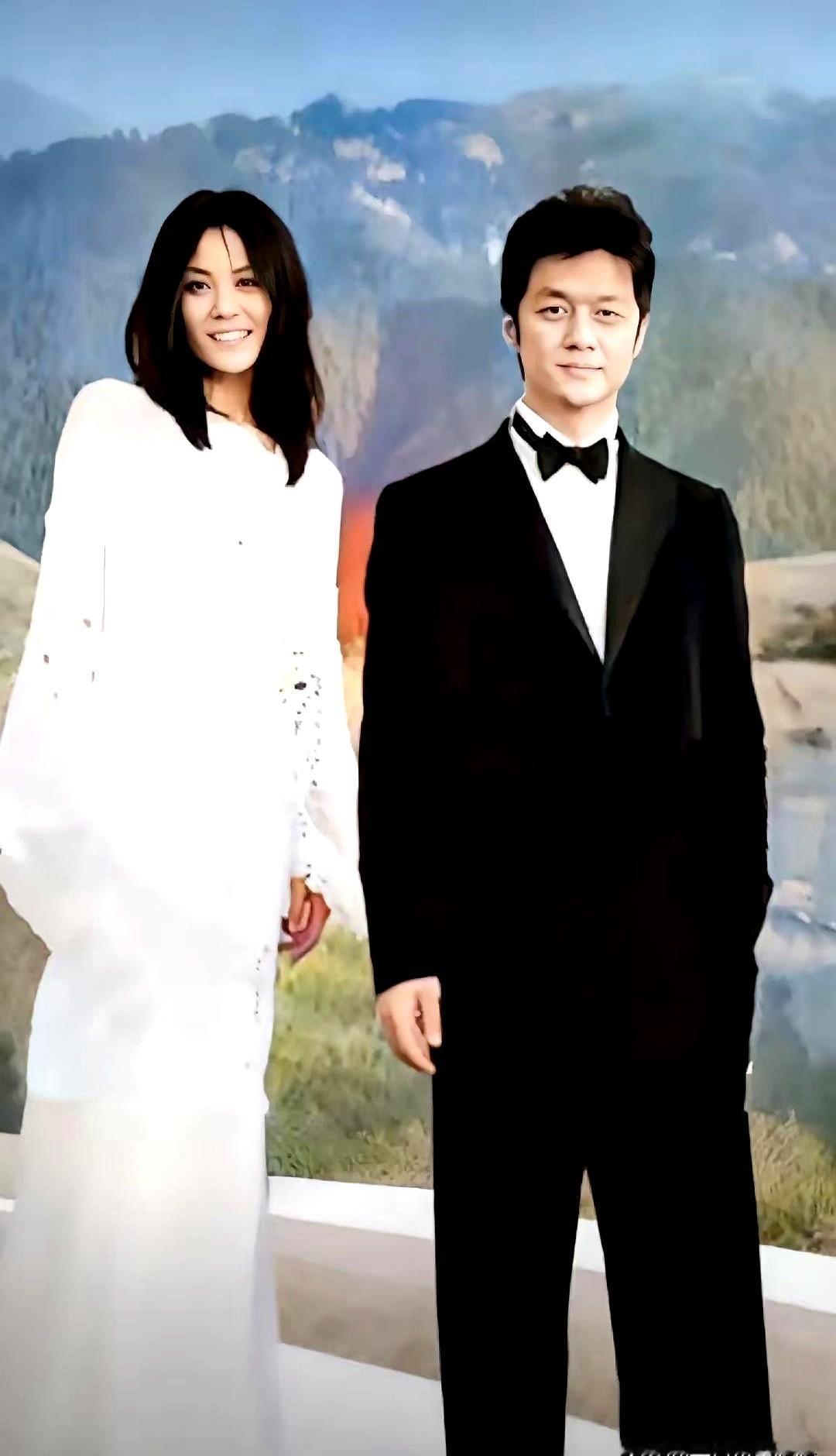 李亚鹏和王菲的婚姻，就是一场关于“认知偏差”最残酷的公开课。最扎心的证据，是那