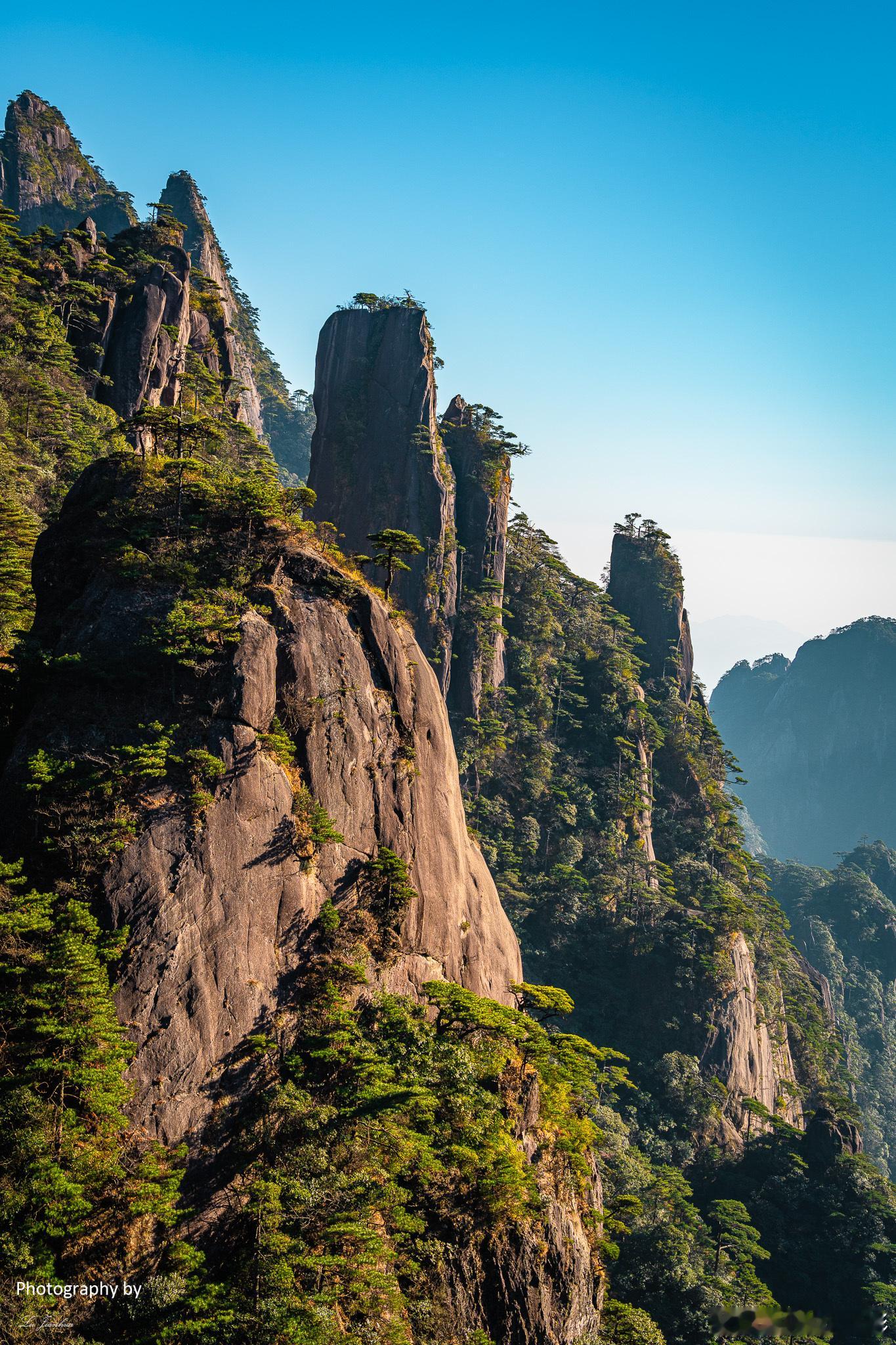 游江西三清山，时间充裕的话，可以绕三清山大环线一圈，即早上从三清山金沙索道上山，