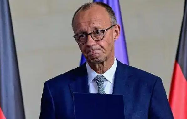 德国总理默茨在慕尼黑安全会议上，第一句话就让全场死寂：“这个世界的秩序，已经不复