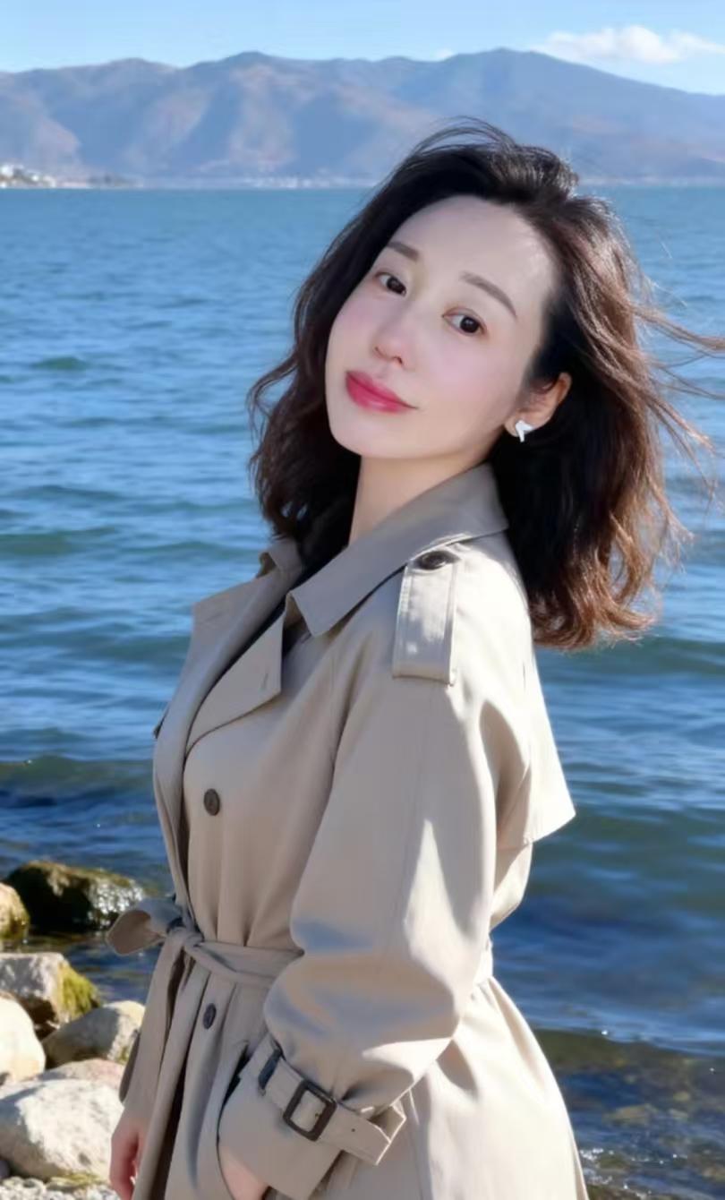 离婚十一年我驻足回望才发现身后早已空无一人旁人都羡我如清风自在无拘无束，