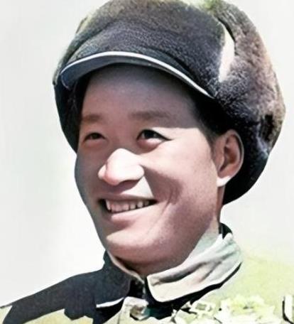 1964年，伟人得知奇袭白虎团的英雄排长从朝鲜战场归来已11年，却依然只是