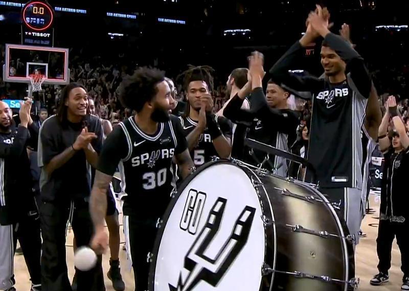 今天马刺能完成19分的大逆转真的多亏尚帕尼啊！尚帕尼今天真是把之前投丢的三分都