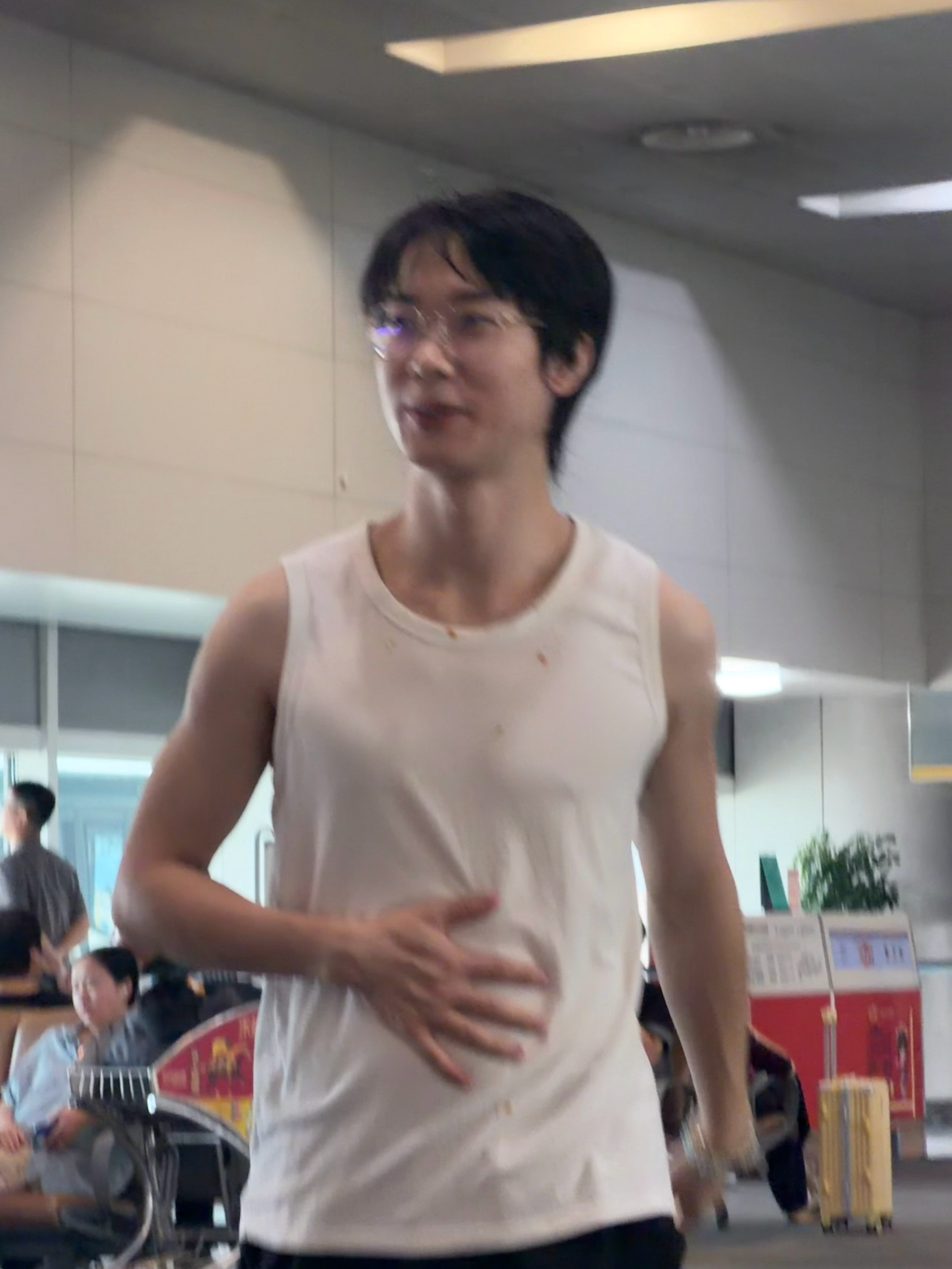 。。。。让飞机等他拉💩第一人。​​​