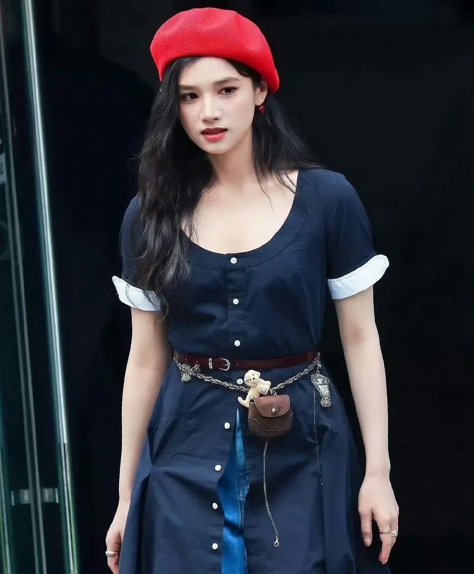 张婧仪和李兰迪是一样的身材吗？感觉都很壮硕