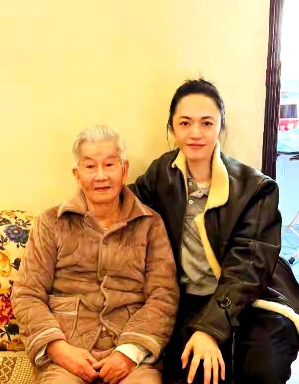 姚晨这顿家宴，5个人就3个菜，真没想到。最近刚庆祝完《武林外传》20年，1月