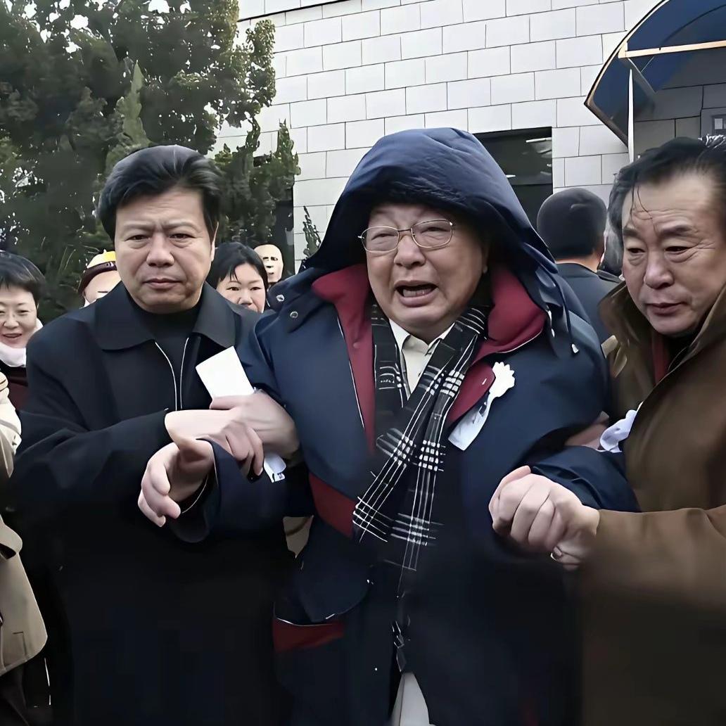唐杰忠送别马季，一张罕见的留影，这张让人看了心酸的照片拍摄于2006年12月24