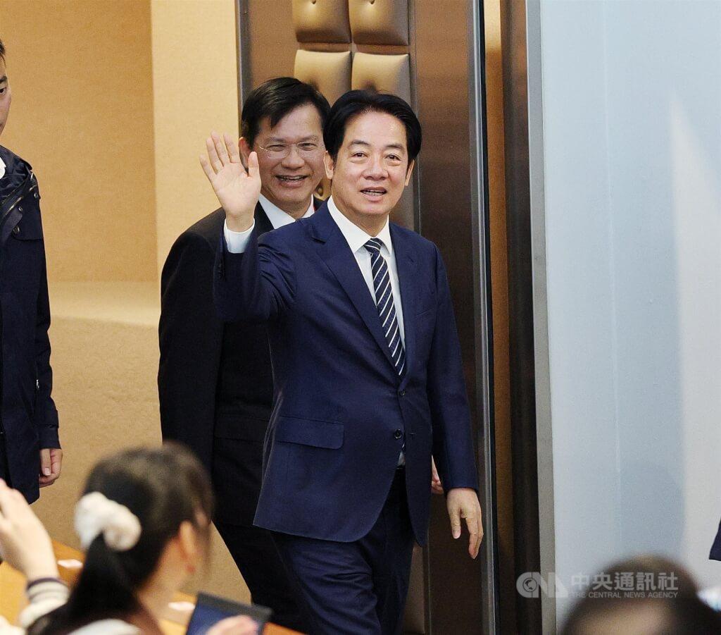 台知名医师兼名嘴沈政男近日分析，赖清德目前仍掌握2028连任优势，连任机率约51