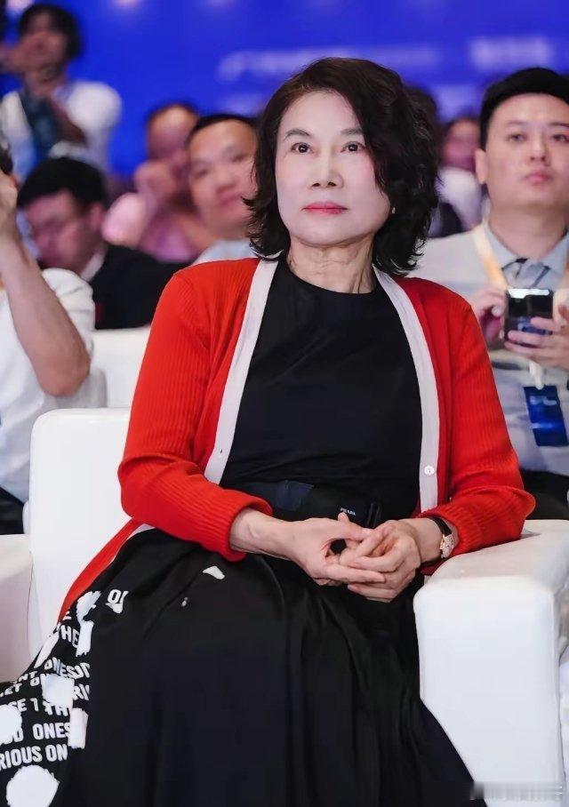 董明珠啊董明珠，让我说你什么好？没想到这么快就宣布了这个消息。​这边，格力创办的技工学校刚拿到审批，