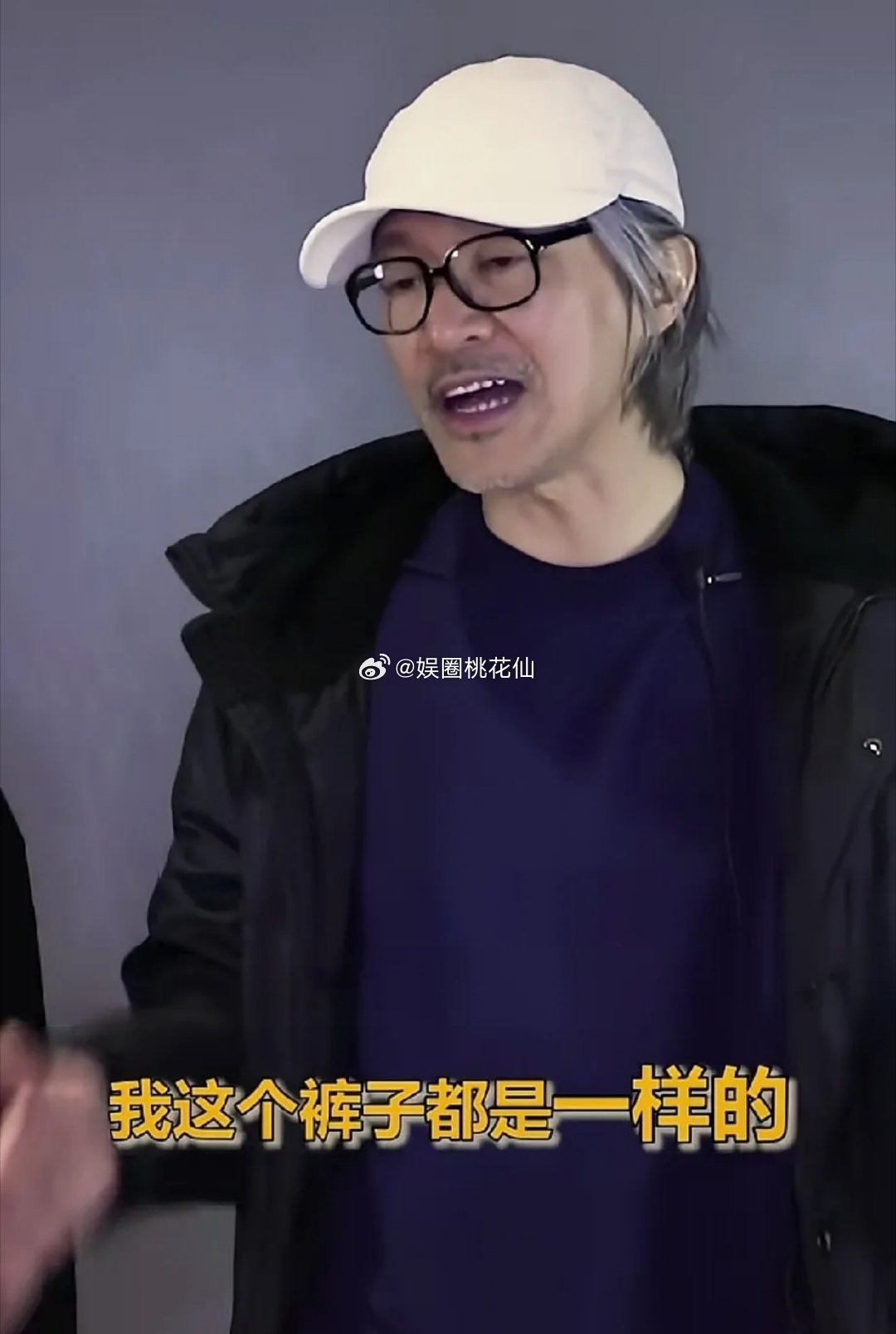 王宝强和星爷合体，当初王宝强也是个跑龙套的，如今能够和星爷站在一起，真的是人不可