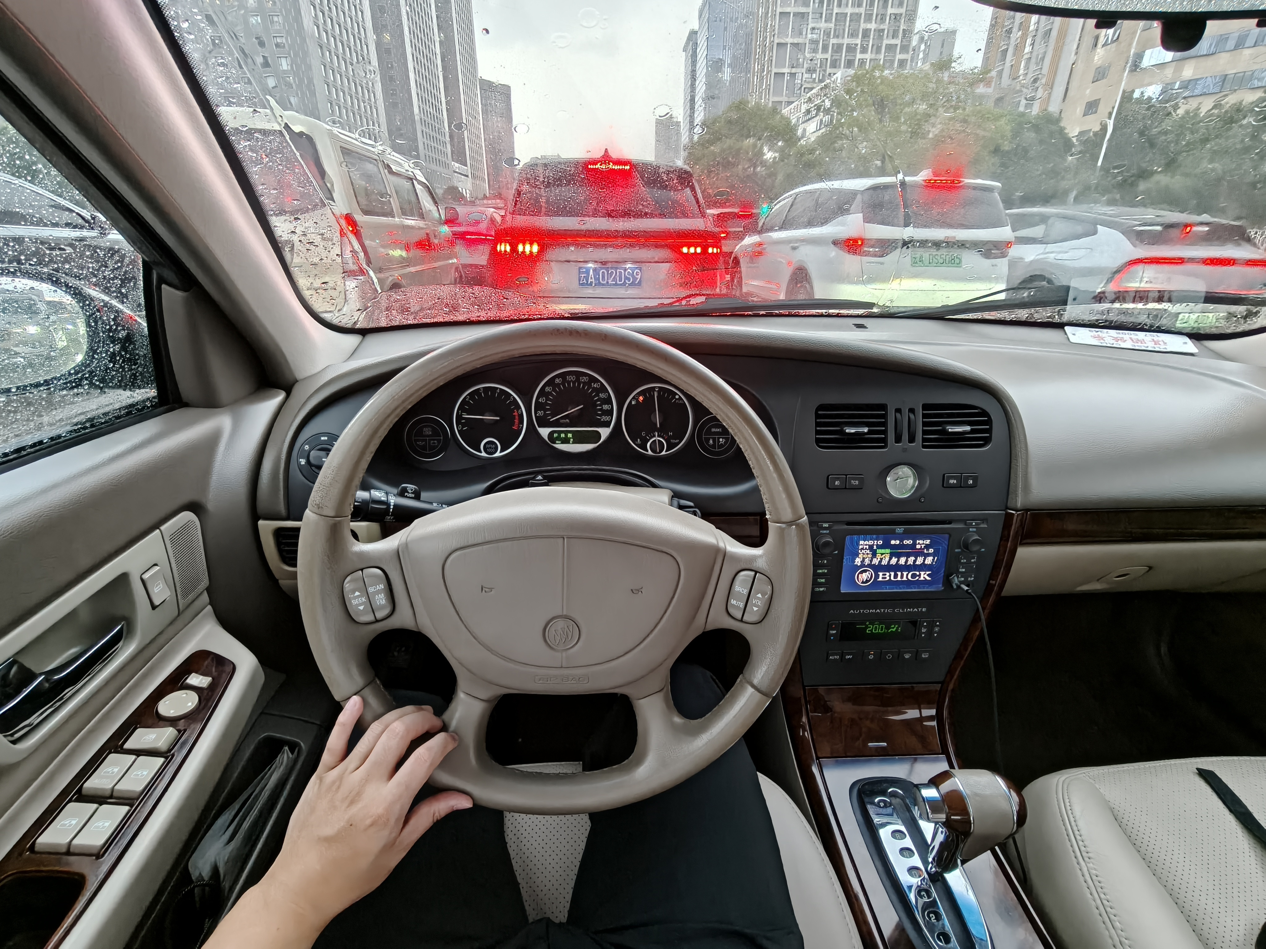 开完庭，吃饭路上黑云加暴雨，图6这个看得我一愣一愣的