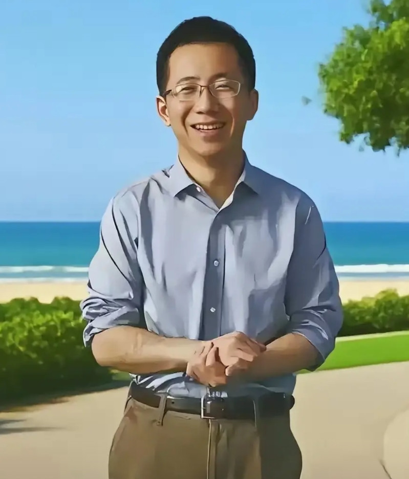 张一呜说，大众的判断，就是有时候跟事实是可以差很远很远的。你想三年多以前对移动互