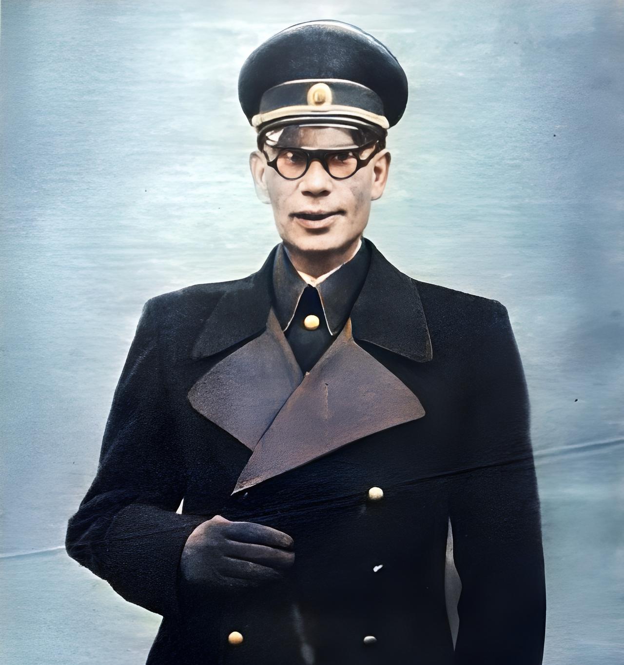 此人由苏联中将变成苏联第一叛将。他就是曾获得过列宁勋章及红旗勋章的安德烈·安德烈