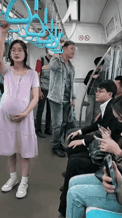 他是怎么做到不脸红的啊？[捂脸哭][捂脸哭]