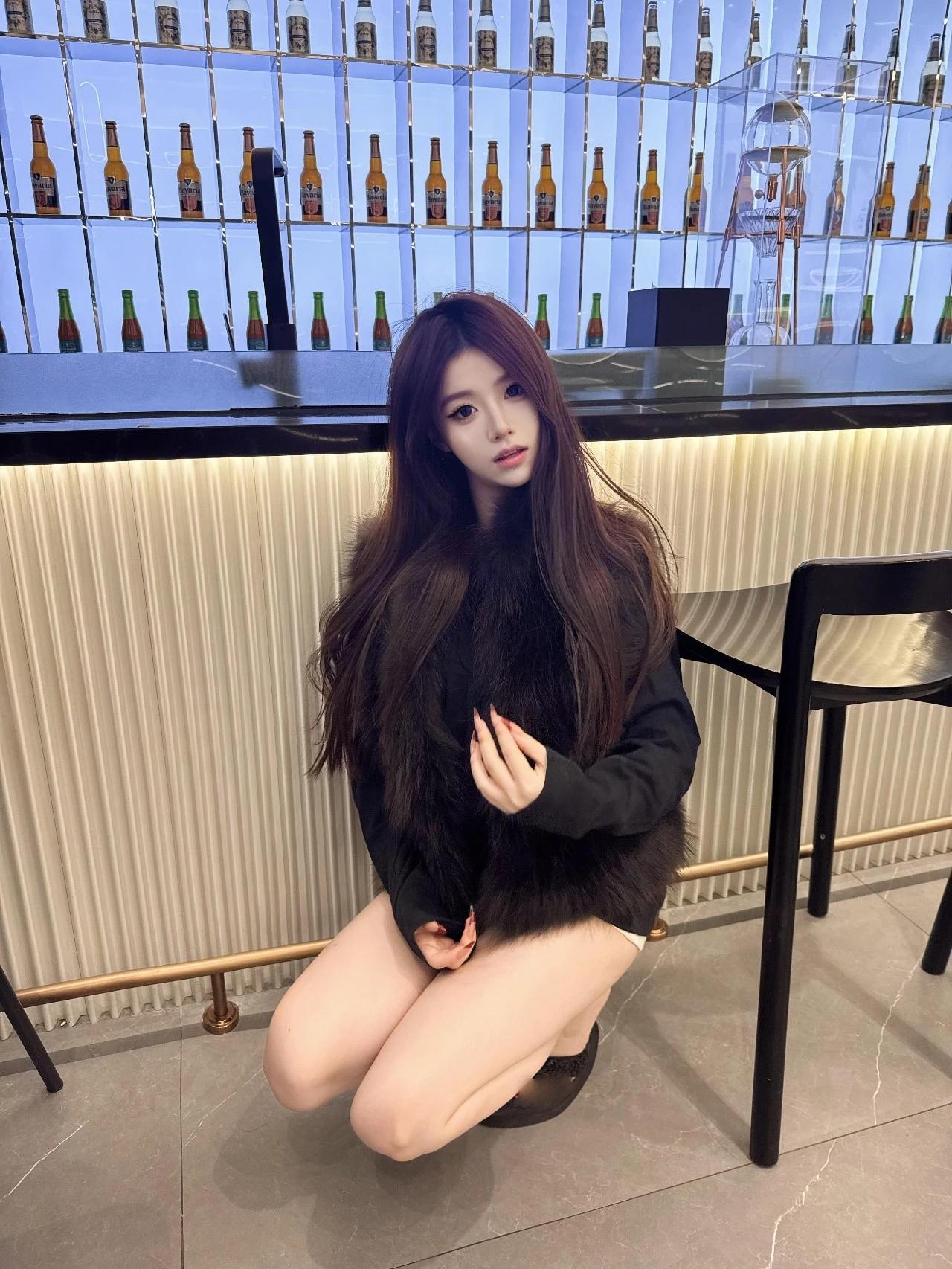 微醺氛围里，咖啡的苦甜刚好中和了生活的琐碎