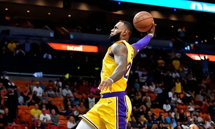 41岁的詹皇詹姆斯再次证明了自己的强大。最后4秒，詹姆斯最后断球收割比赛：今天