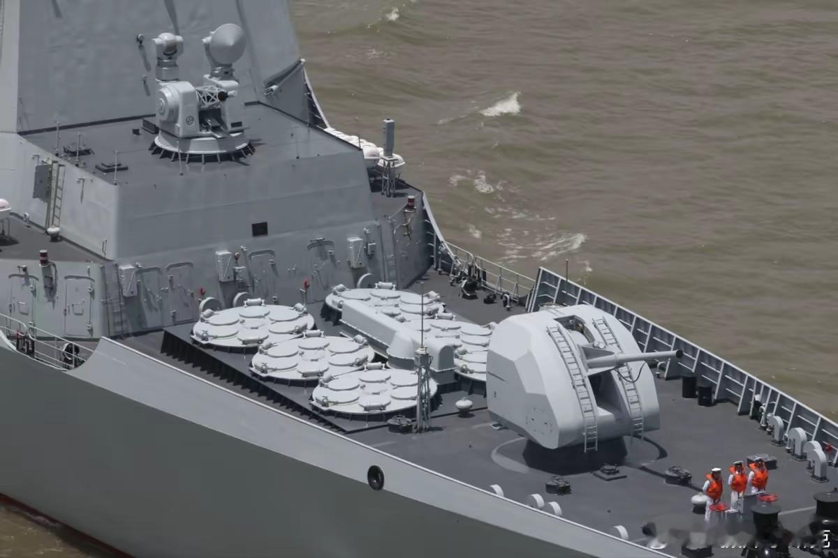 北海舰队开训画面首次曝光海通1型舰载通用垂发适配鹰击-18A与海红旗-9的长短两