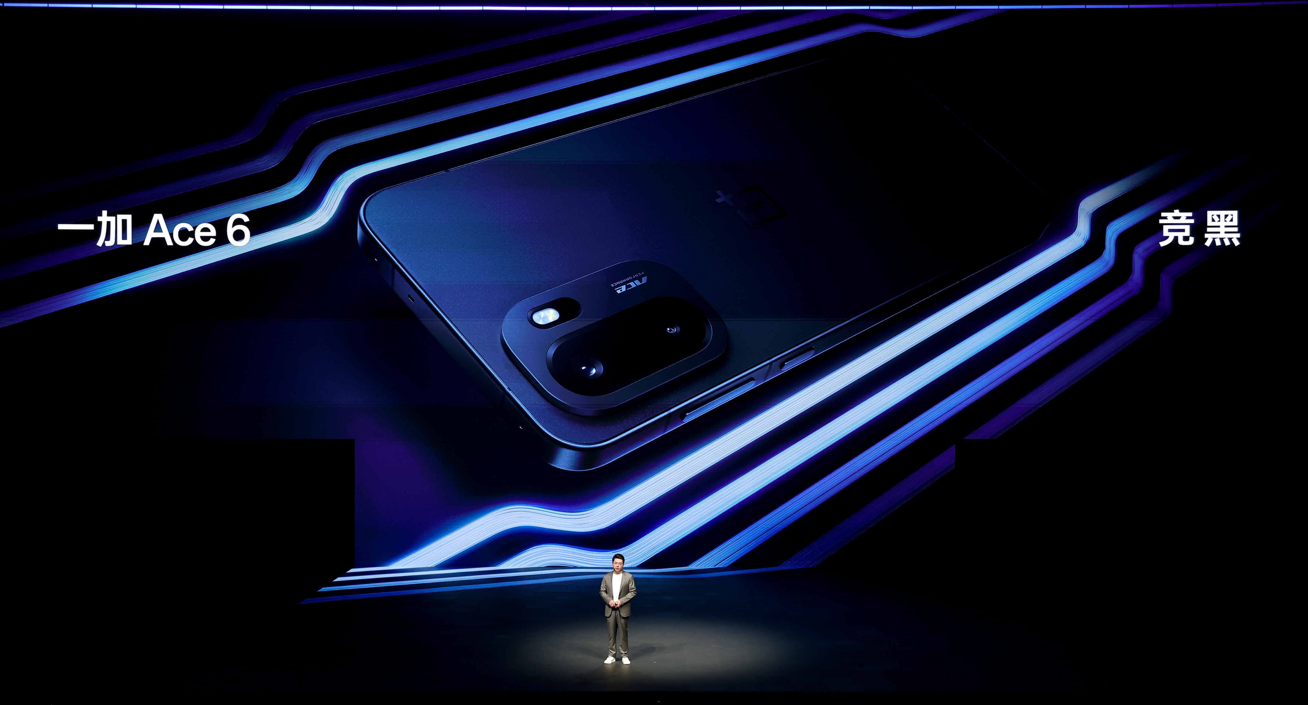 一加Ace6配色和设计：提供了竞黑、闪白和快银三款配色，玻璃后盖+金属中框+金