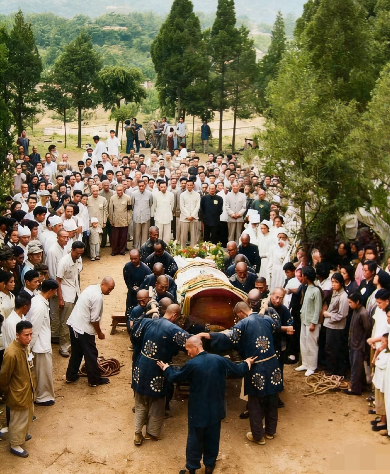 京剧大师梅兰芳的葬礼，这一张照片拍摄于1961年8月29日，地点在北京西山碧云寺