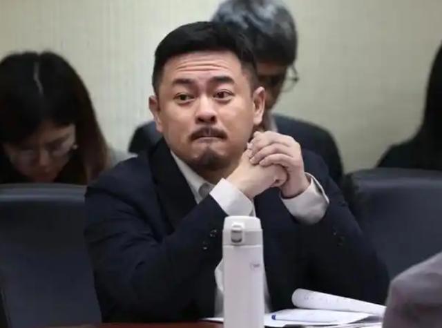 慌了！洪申翰要来南京开会，民进党死磕一张台胞证，陆委会副主委沈有忠改口了！