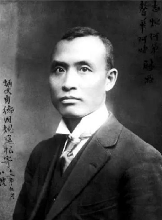 1995年，孙维世的亲妹妹在北京面对记者讲述：孙维世生前一直叫周恩来为爸爸，真相