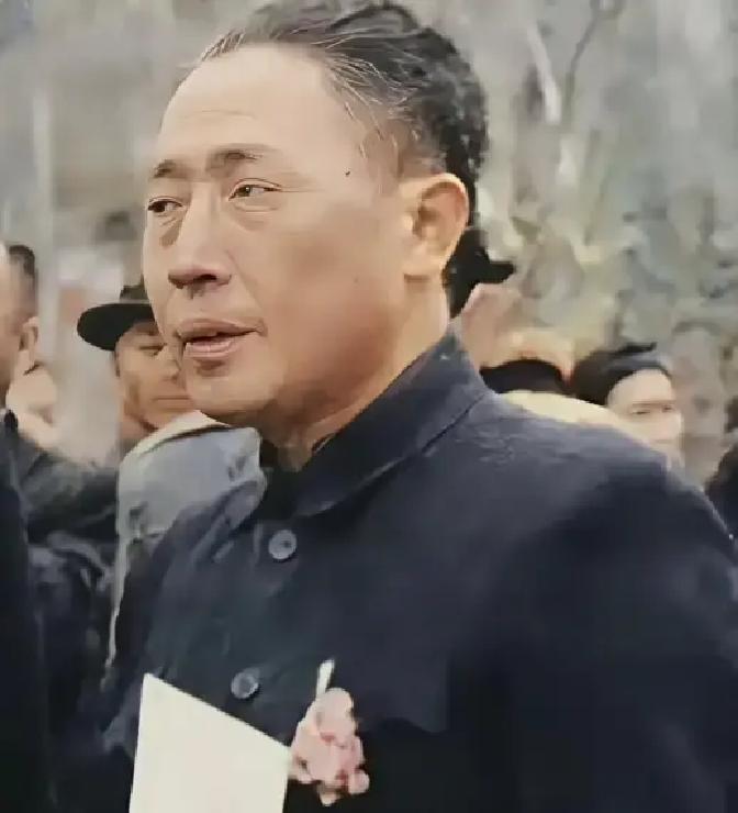 1949年，毛人凤拿出一份400多人的枪决名单，逼着卢汉签字，卢汉看完果断拒绝，