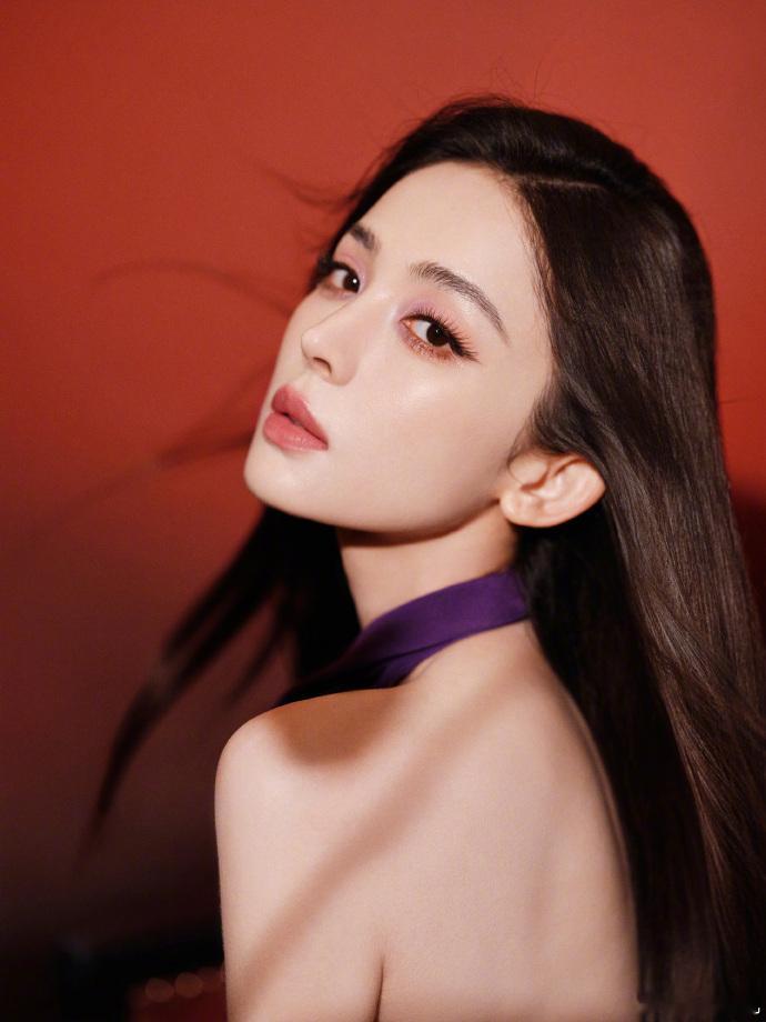 娜扎不管什么造型都有记忆点！长发短发都有自己的风格，五官优势太突出，一想到她的新