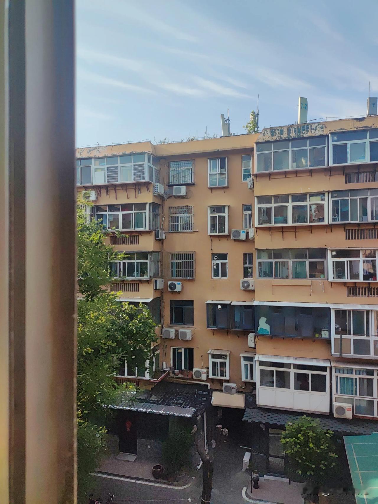 总听人说“老破小”没市场，砸手里卖不掉租不出，可现实却狠狠打了脸！翻看各地二手房