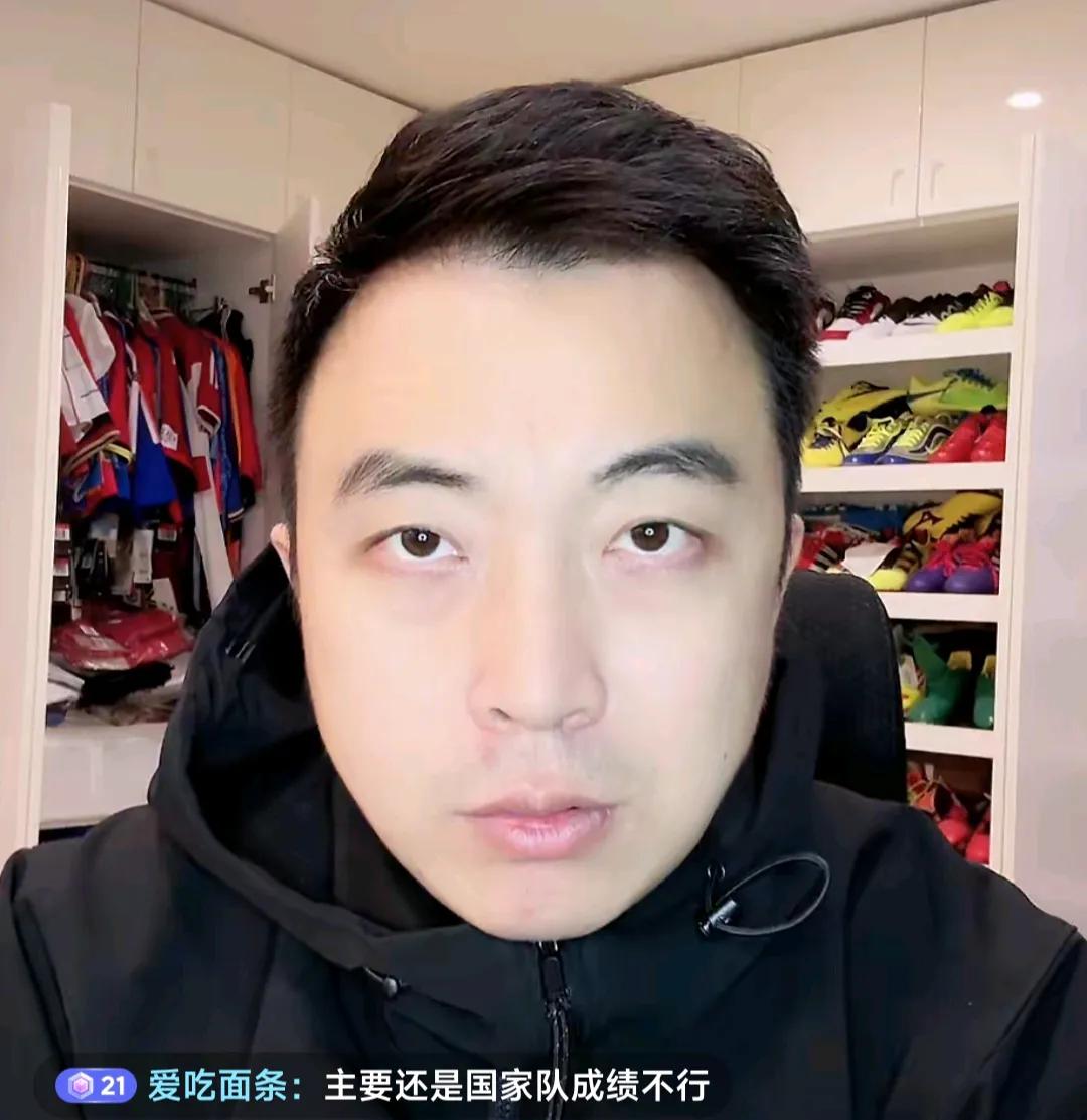 解说员袁甲在直播间爆了一个料。他表示，据他了解，中超球队青岛西海岸队老板徐尚是