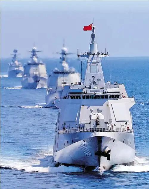 美军一艘航母现身南海，中国十艘055大驱亮相，碾压性与毁灭性谁先到来？菲律宾