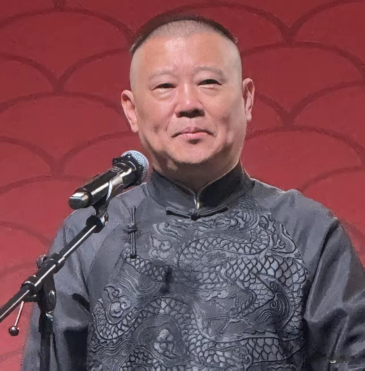 郭德纲被罚这事其实说白了就一句话那就是这人太飘了。还记得郭德纲刚火的时