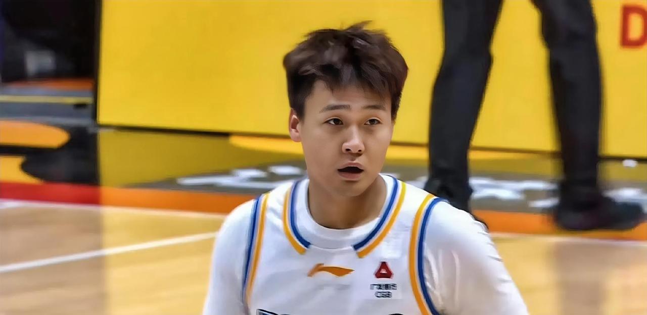 有一说一，今日赵睿根和孙铭徽本不在一个级别！！孙铭徽：本场出战31分钟，投