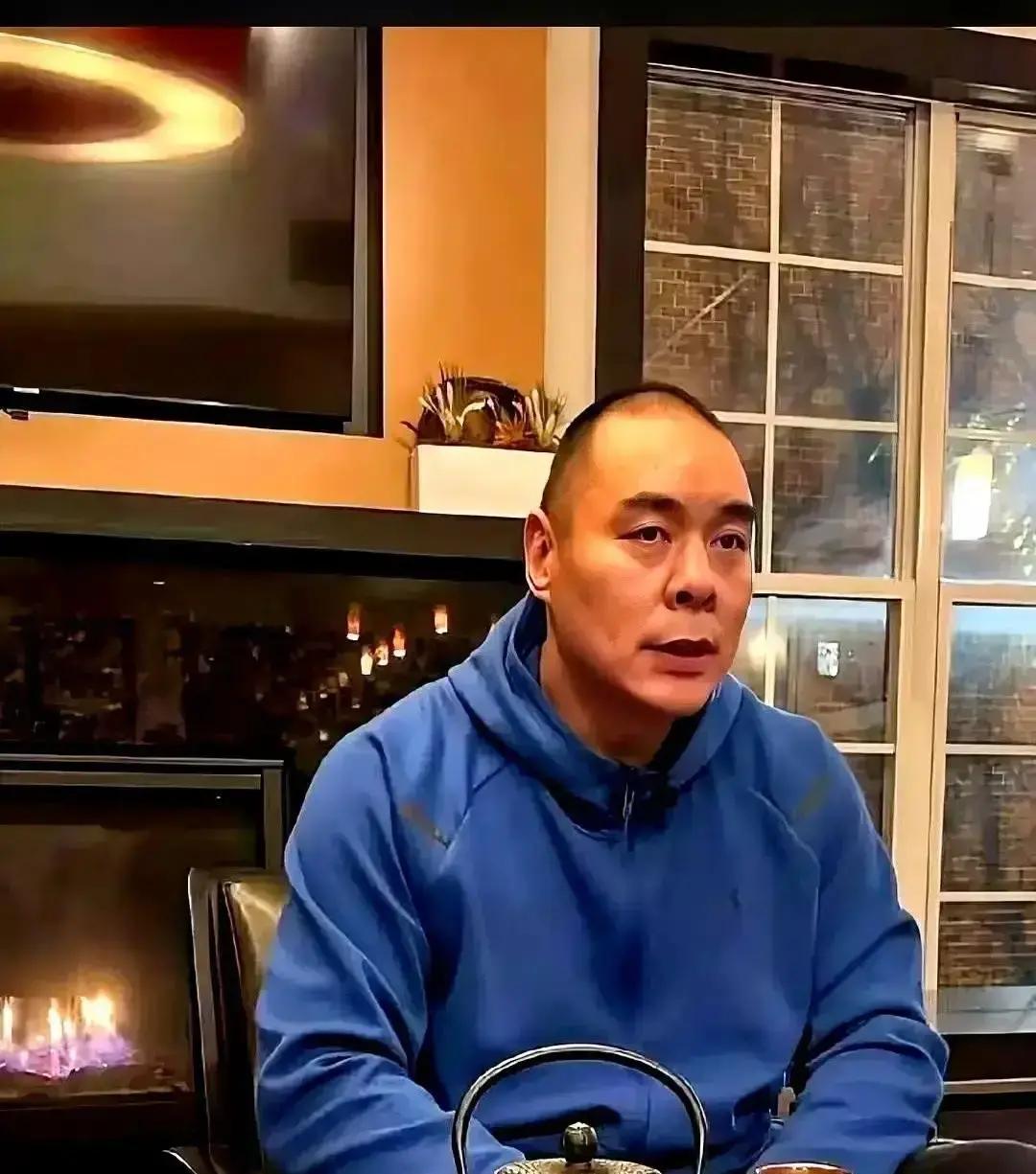 沃德利拼命练右侧防守，因为他真的怕了。怕张志磊那左手过来的闷雷。WBO的强