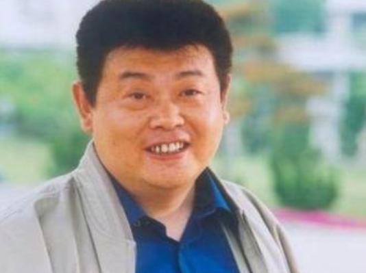 2005年，演员傅彪患上癌症，冯小刚给了200万，张国立给了40万，然
