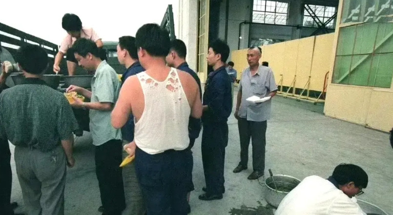 我们的歼10战机终于名声大振，享誉海内外，也终于扬眉吐气了！这么多年的委屈，