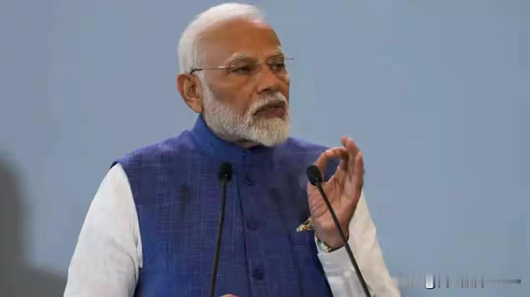 俄罗斯石油降价，莫迪遭印度反对派痛批，他的总理宝座恐怕不稳了。莫迪与美国达成