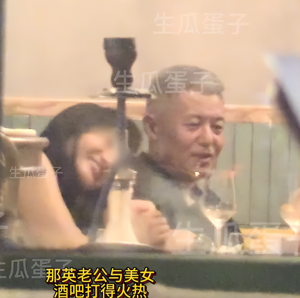 那英老公孟桐今天被爆出轨！搂着一个小姑娘卿卿我我。那英事业成功，但感情世界经
