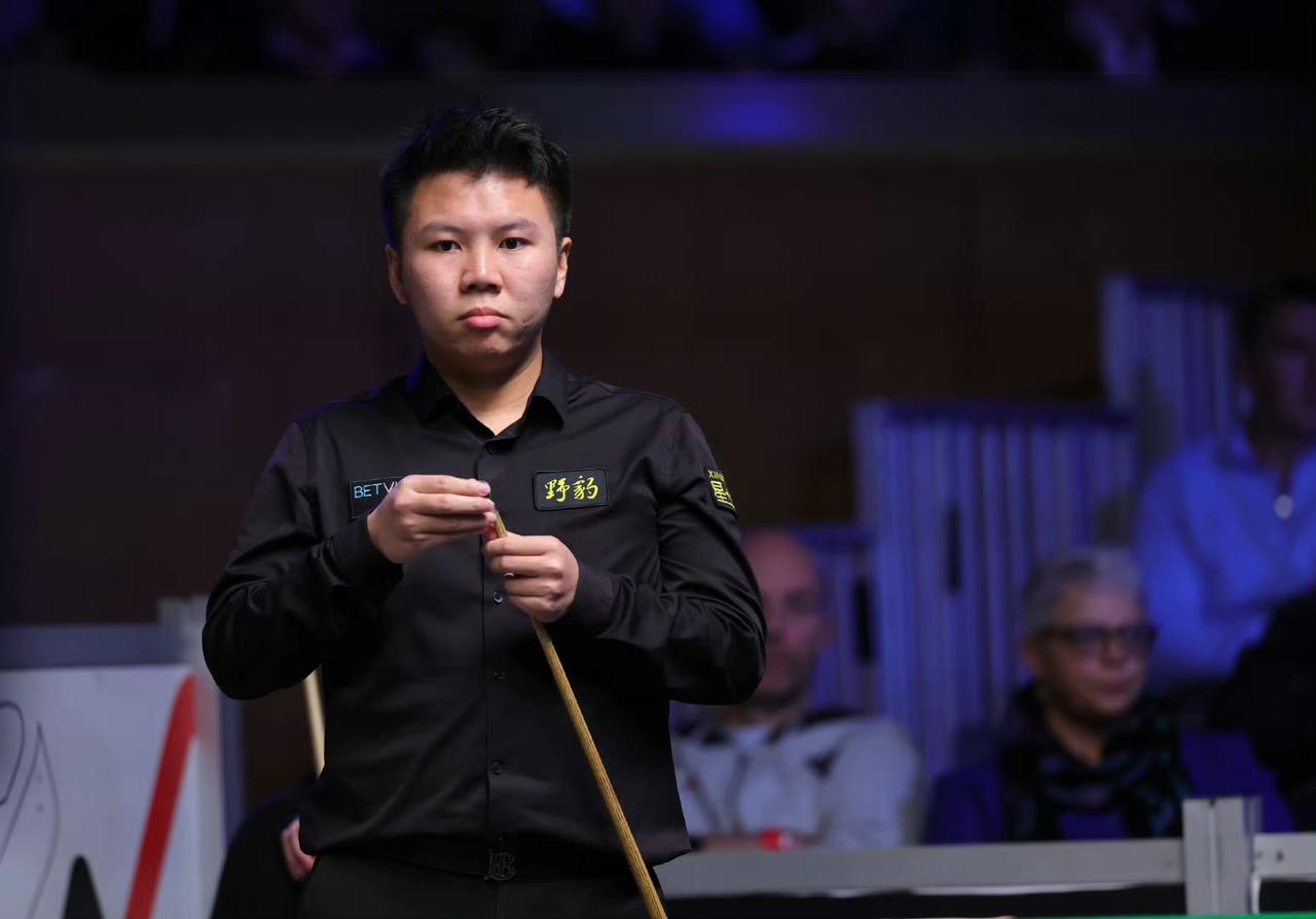 周跃龙0-4利索夫斯基BetVictor2025斯诺克北爱尔兰公开赛第一场半决