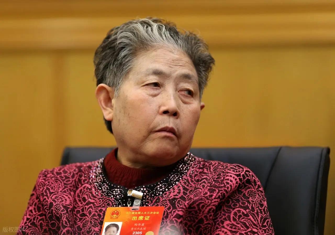 老干妈去年卖了54个亿，差一点就追平历史最高纪录。但你猜怎么着？79岁的陶华碧老