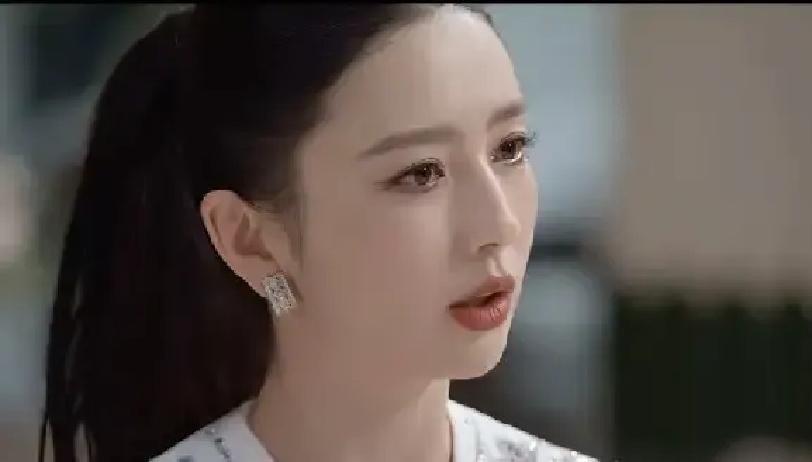 佟丽娅陈思诚离婚瞒了儿子五年，10岁孩子至今以为爸妈还住一起。2021年5月20号官宣离婚，全网捞着
