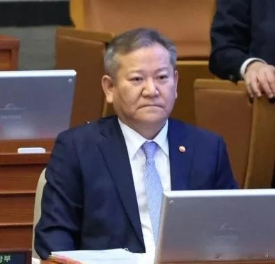 14日韩国前行政安全部长官李祥敏就媒体报道其住宅内发现