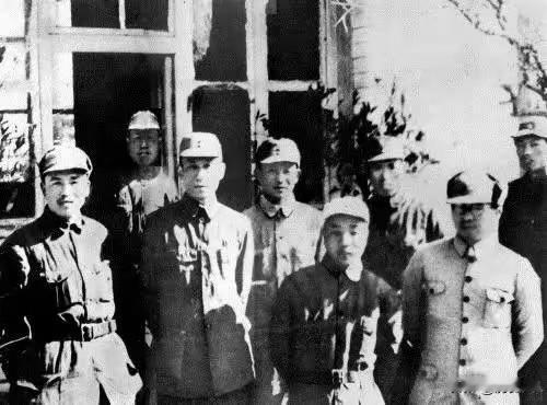 1942年，中共中央决定调刘少奇从华中返回延安，毛泽东多次发电安排此行安全事宜