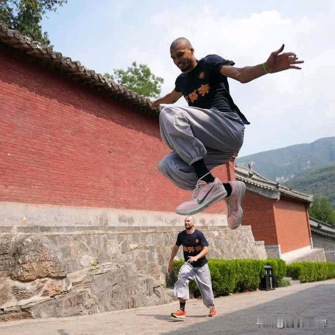 建议杨瀚森休赛期直奔少林寺，跟着文班亚马抄作业准没错！文班亚马真的太会了，