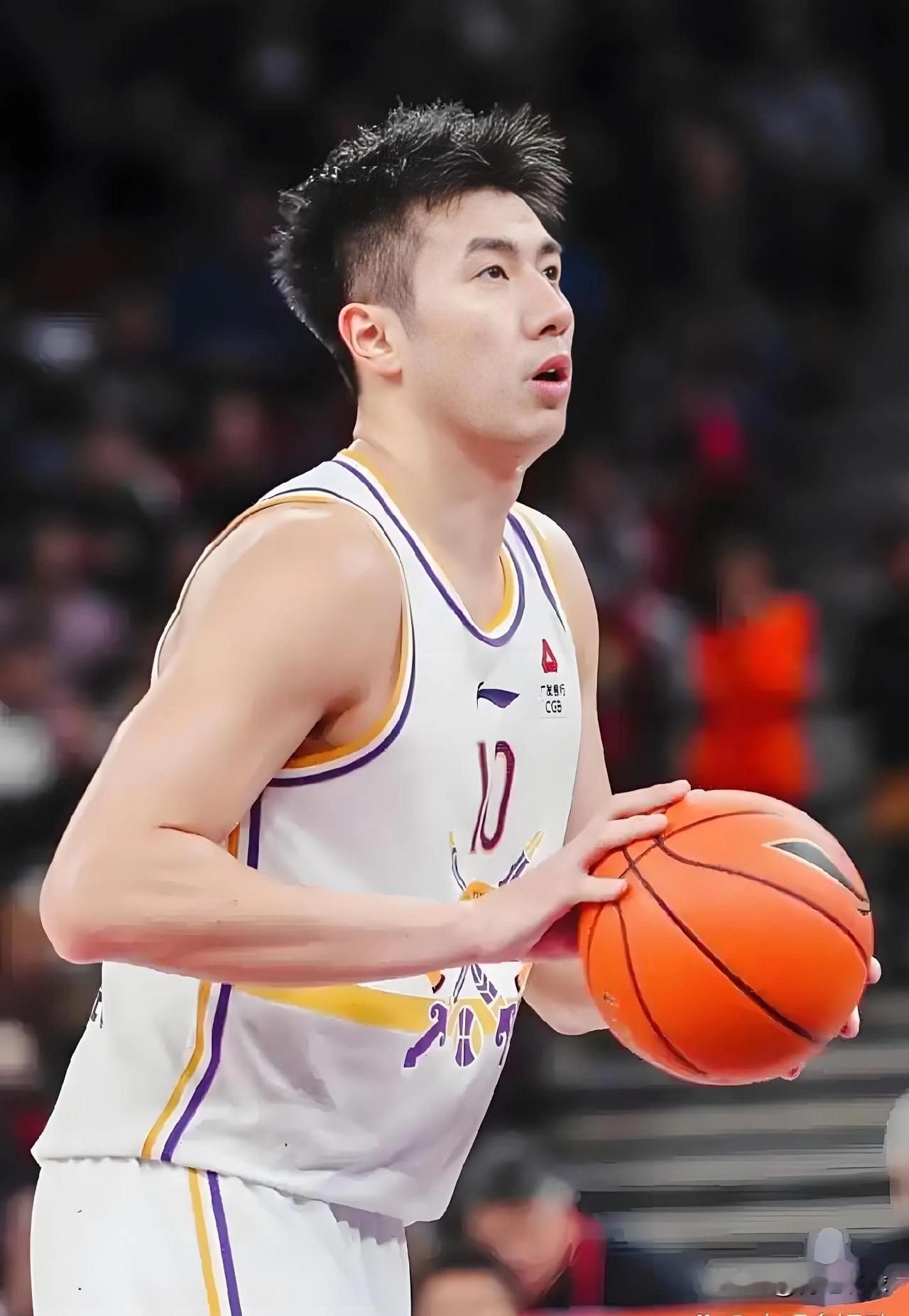 CBA新赛季现役球员征战第12年老将一览：01、邹雨辰：北控主力中锋，生涯场