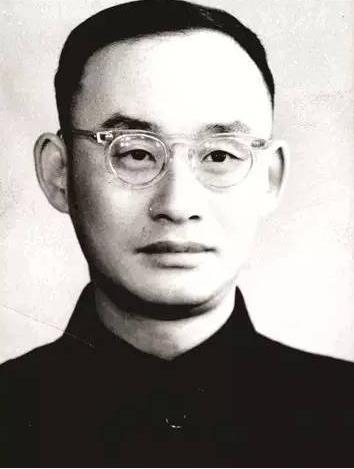 1983年，西方数学家门德尔逊受到热情邀请来我国讲学，哪知他一句话却让在场领导一