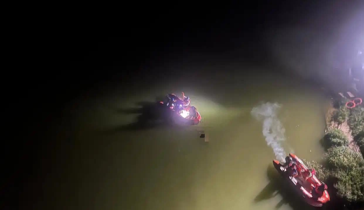 担心的事情还是发生了！四川南部县，一位钓鱼佬半夜到河边钓鱼，不料，钓到一条大鱼后