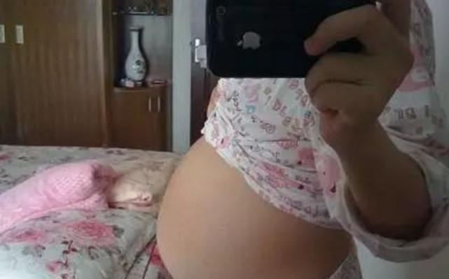 孕妇怀孕八个月子宫意外裂开, 经过抢救孩子幸运出生, 孩子父亲看到后十分后悔